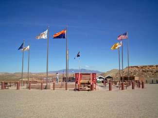 Am Four Corners Monument im Westen der USA treffen vier Staaten aufeinander.